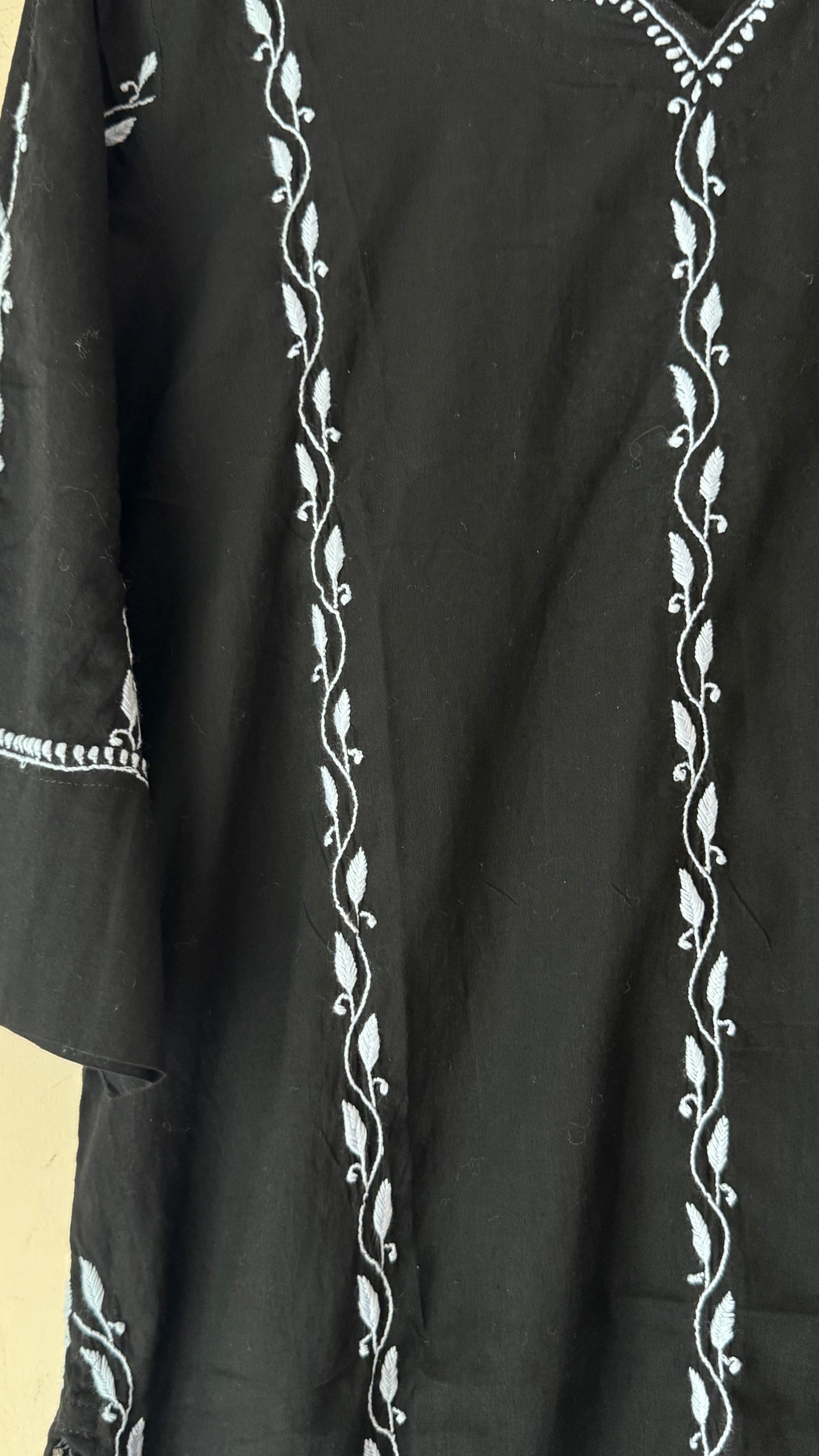 Black cotton kurta with grey Chikankari embroidery