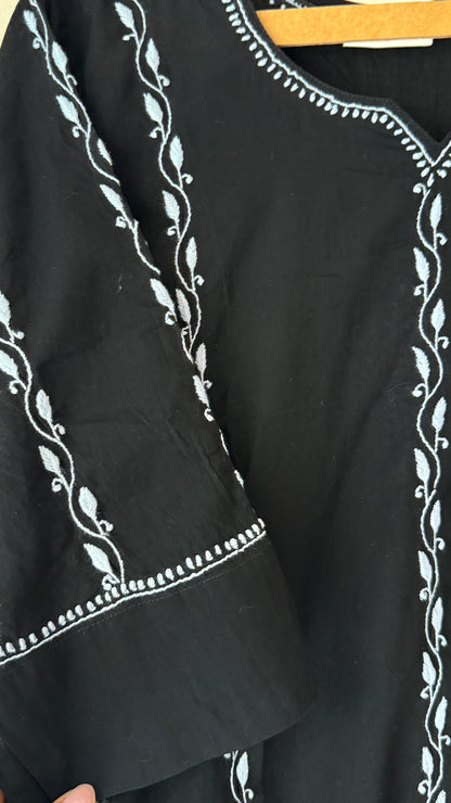 Black cotton kurta with grey Chikankari embroidery